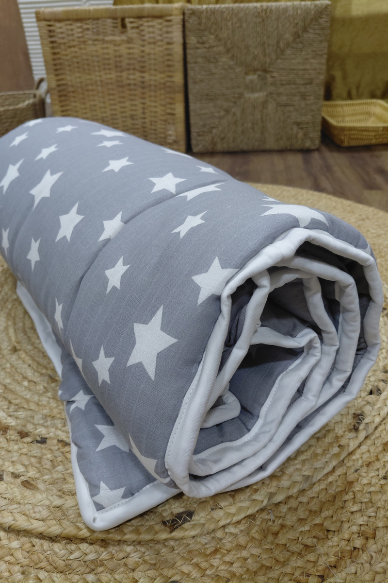 Premium Checkered Muslin Quilts for 0 to 2 Yrs | Born Star Grey