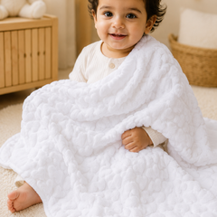Ultra-Soft Plush Velvet Fleece Blanket with Embossed Heart Texture – Snow Hearts