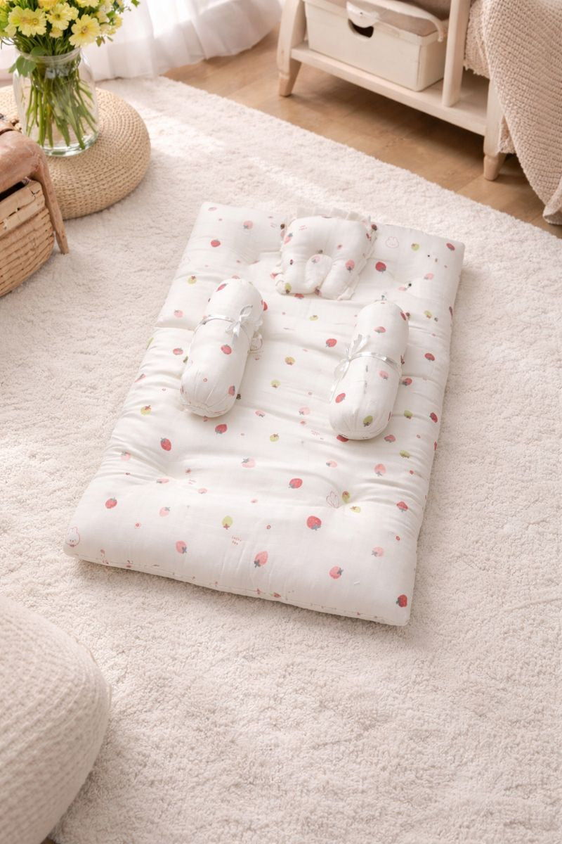 4 Pcs Muslin Bedding Set for 0 to 6 Months - Strawberry