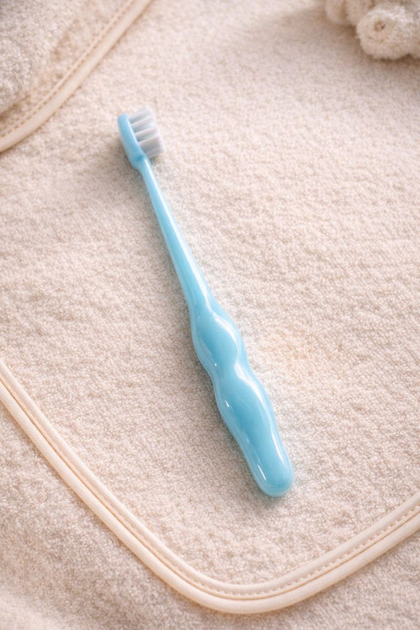 Long Sleek Soft Tooth Brush for 2 to 6 Years - Blue