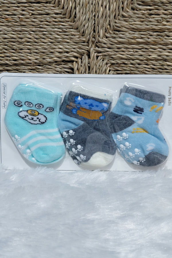 Kradyl Kroft Set of 3 New Born Baby Socks with Foot Grip (0 to 6 Months)